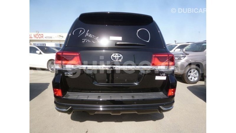 Big with watermark toyota land cruiser conakry import dubai 4602