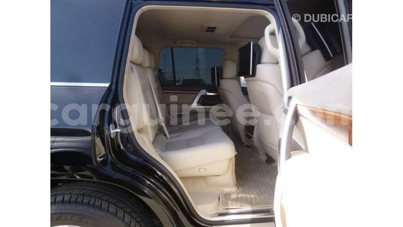 Big with watermark toyota land cruiser conakry import dubai 4602