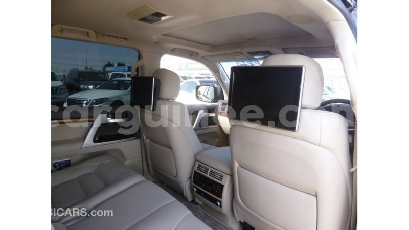 Big with watermark toyota land cruiser conakry import dubai 4602