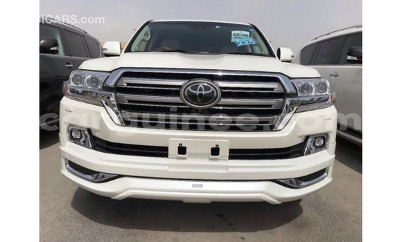 Acheter Import Voiture Toyota Land Cruiser Blanc à Import - Dubai, Conakry Acheter Import Voiture Toyota Land Cruiser Blanc à Import - Dubai, Conakry
