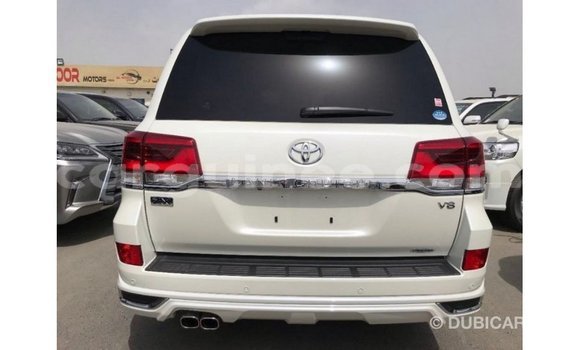 Acheter Import Voiture Toyota Land Cruiser Blanc à Import - Dubai, Conakry Acheter Import Voiture Toyota Land Cruiser Blanc à Import - Dubai, Conakry