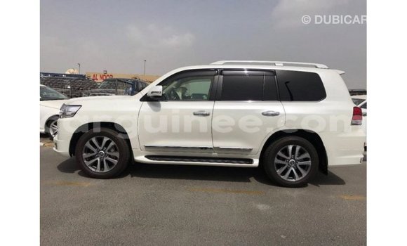 Acheter Import Voiture Toyota Land Cruiser Blanc à Import - Dubai, Conakry Acheter Import Voiture Toyota Land Cruiser Blanc à Import - Dubai, Conakry
