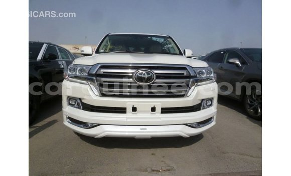 Acheter Import Voiture Toyota Land Cruiser Blanc à Import - Dubai, Conakry Acheter Import Voiture Toyota Land Cruiser Blanc à Import - Dubai, Conakry