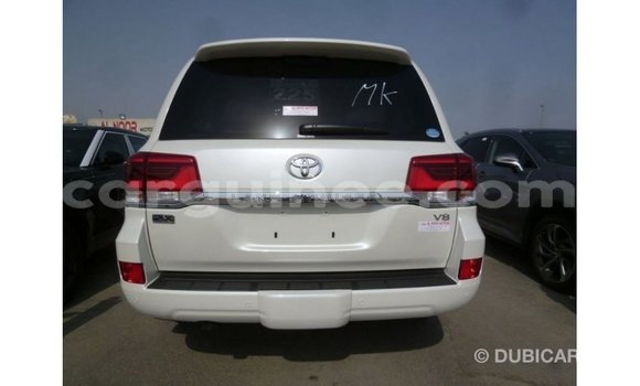 Acheter Import Voiture Toyota Land Cruiser Blanc à Import - Dubai, Conakry Acheter Import Voiture Toyota Land Cruiser Blanc à Import - Dubai, Conakry