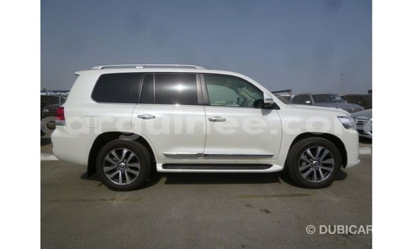 Acheter Import Voiture Toyota Land Cruiser Blanc à Import - Dubai, Conakry Acheter Import Voiture Toyota Land Cruiser Blanc à Import - Dubai, Conakry