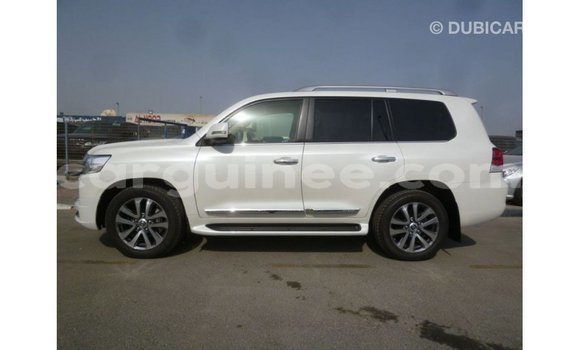 Acheter Import Voiture Toyota Land Cruiser Blanc à Import - Dubai, Conakry Acheter Import Voiture Toyota Land Cruiser Blanc à Import - Dubai, Conakry
