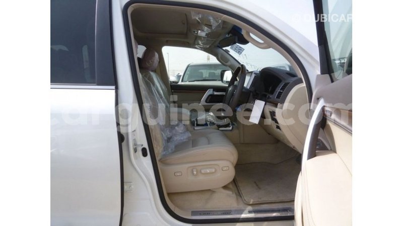 Big with watermark toyota land cruiser conakry import dubai 4604