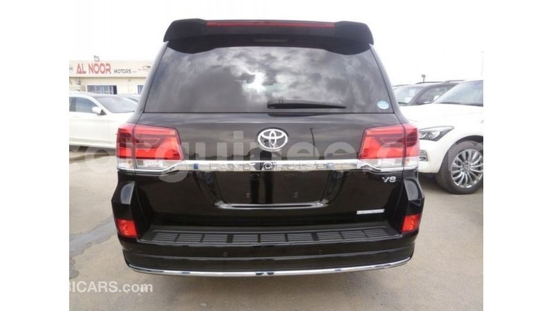 Big with watermark toyota land cruiser conakry import dubai 4605