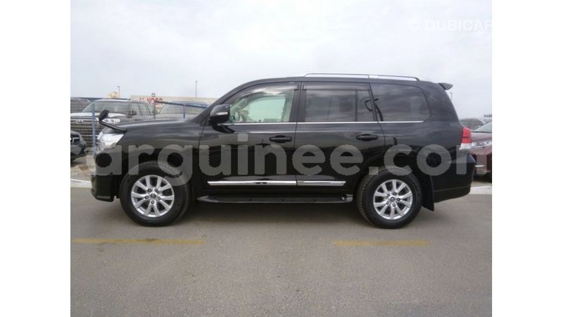 Big with watermark toyota land cruiser conakry import dubai 4605