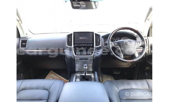 Acheter Import Voiture Toyota Land Cruiser Blanc à Import - Dubai, Conakry Acheter Import Voiture Toyota Land Cruiser Blanc à Import - Dubai, Conakry