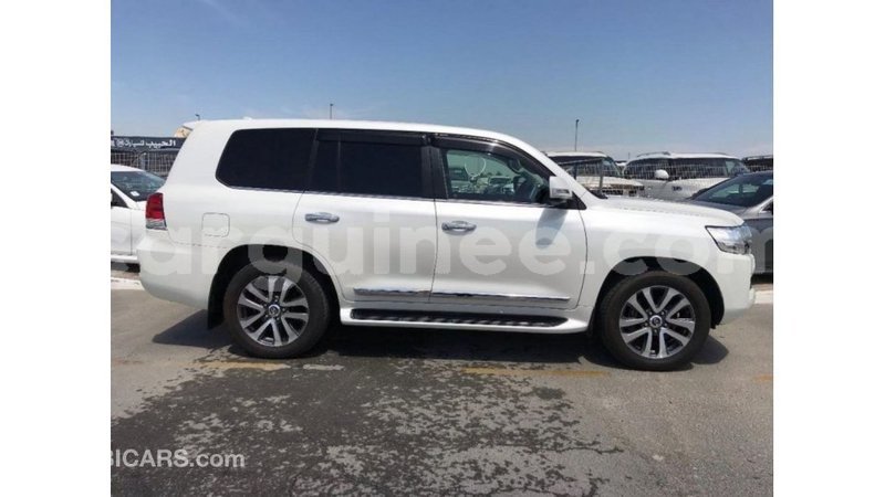 Big with watermark toyota land cruiser conakry import dubai 4606