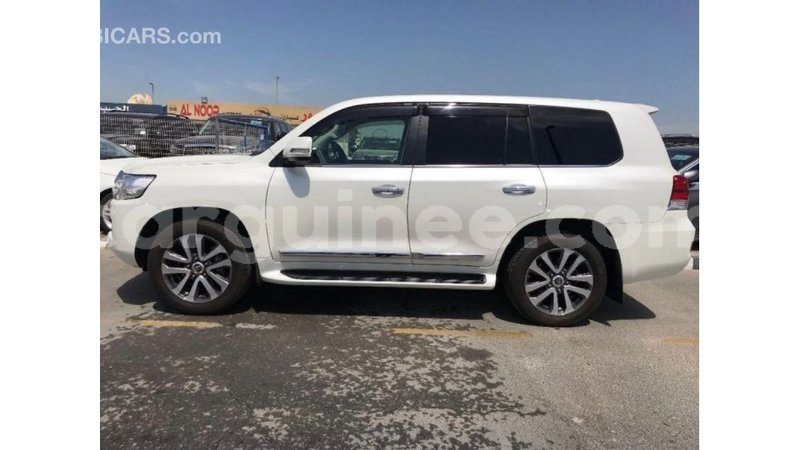 Big with watermark toyota land cruiser conakry import dubai 4606