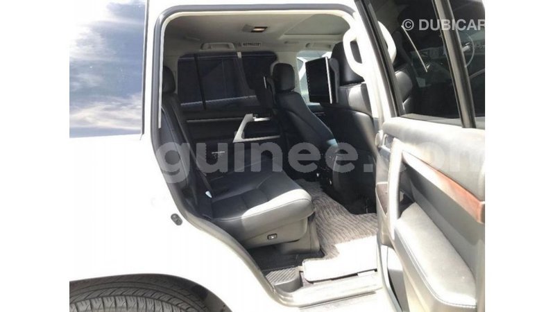 Big with watermark toyota land cruiser conakry import dubai 4606