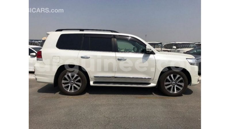 Big with watermark toyota land cruiser conakry import dubai 4608