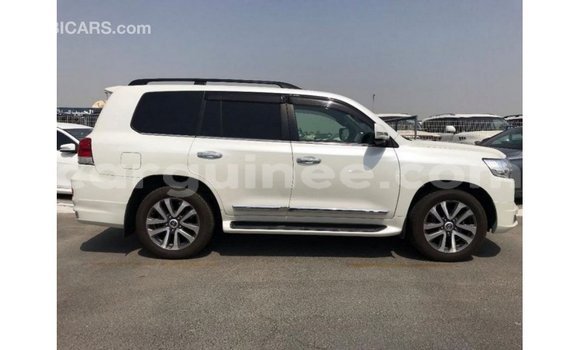 Buy Import Toyota Land Cruiser White Car in Import - Dubai in Conakry Buy Import Toyota Land Cruiser White Car in Import - Dubai in Conakry
