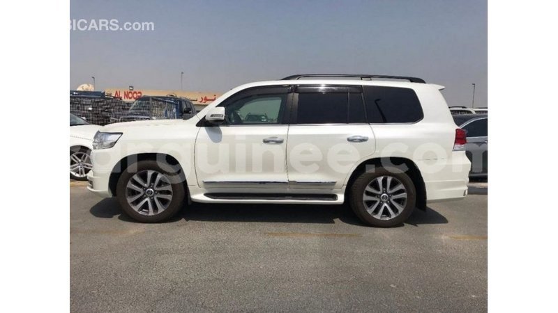 Big with watermark toyota land cruiser conakry import dubai 4608