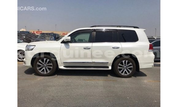 Buy Import Toyota Land Cruiser White Car in Import - Dubai in Conakry Buy Import Toyota Land Cruiser White Car in Import - Dubai in Conakry