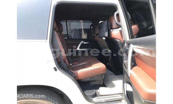 Buy Import Toyota Land Cruiser White Car in Import - Dubai in Conakry Buy Import Toyota Land Cruiser White Car in Import - Dubai in Conakry