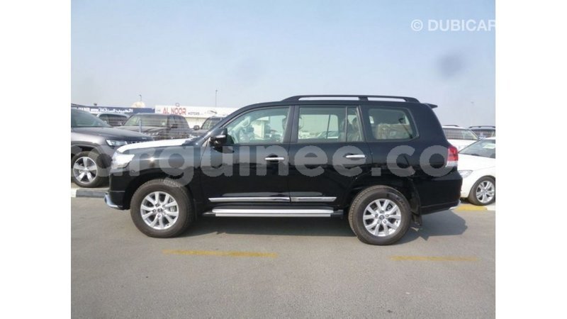 Big with watermark toyota land cruiser conakry import dubai 4610