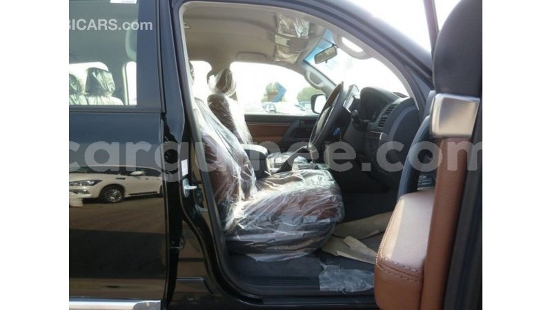 Big with watermark toyota land cruiser conakry import dubai 4610