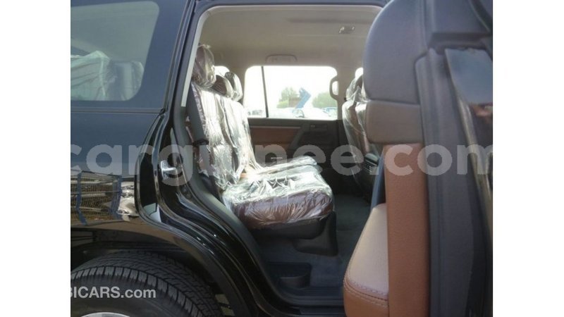 Big with watermark toyota land cruiser conakry import dubai 4610