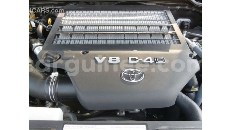 Big with watermark toyota land cruiser conakry import dubai 4610