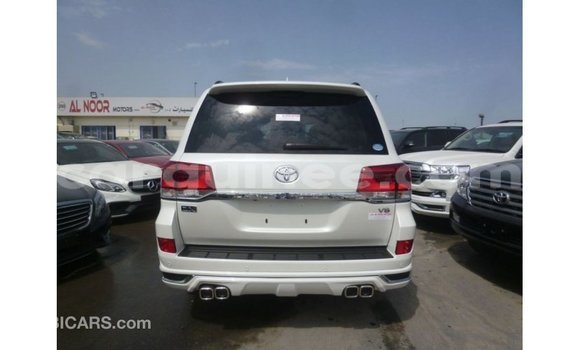 Buy Import Toyota Land Cruiser White Car in Import - Dubai in Conakry Buy Import Toyota Land Cruiser White Car in Import - Dubai in Conakry