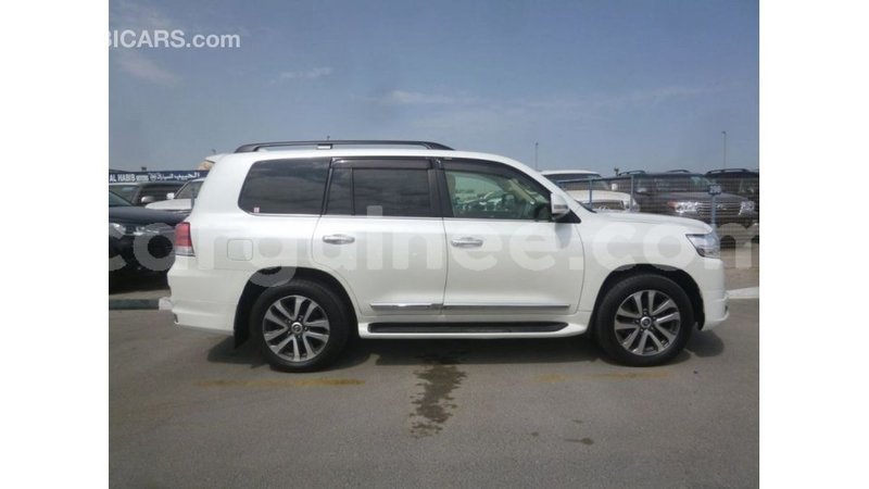 Big with watermark toyota land cruiser conakry import dubai 4621