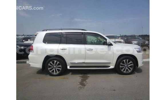 Buy Import Toyota Land Cruiser White Car in Import - Dubai in Conakry Buy Import Toyota Land Cruiser White Car in Import - Dubai in Conakry