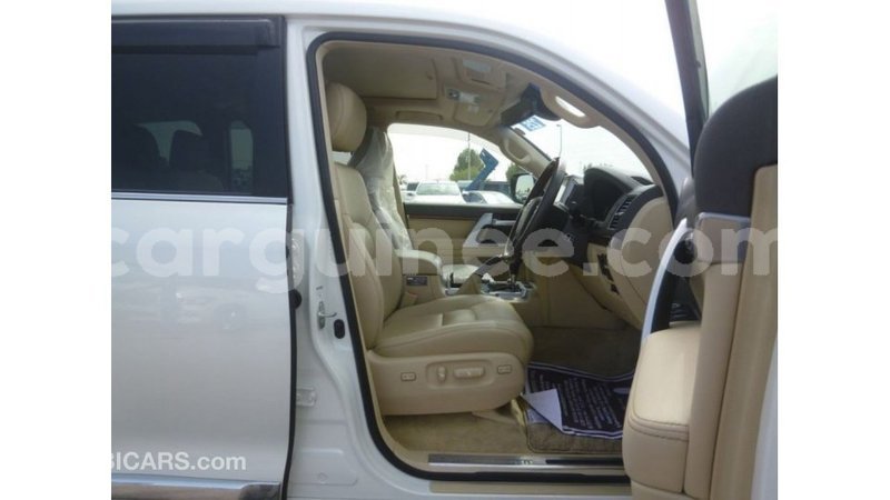 Big with watermark toyota land cruiser conakry import dubai 4621