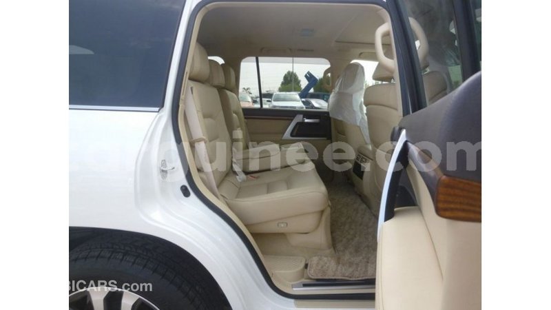 Big with watermark toyota land cruiser conakry import dubai 4621