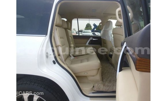 Buy Import Toyota Land Cruiser White Car in Import - Dubai in Conakry Buy Import Toyota Land Cruiser White Car in Import - Dubai in Conakry