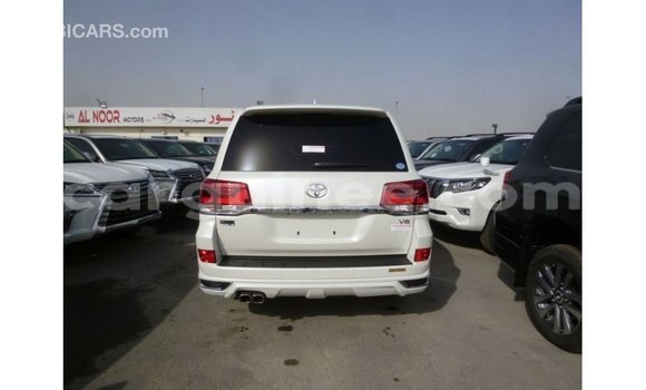 Buy Import Toyota Land Cruiser White Car in Import - Dubai in Conakry Buy Import Toyota Land Cruiser White Car in Import - Dubai in Conakry