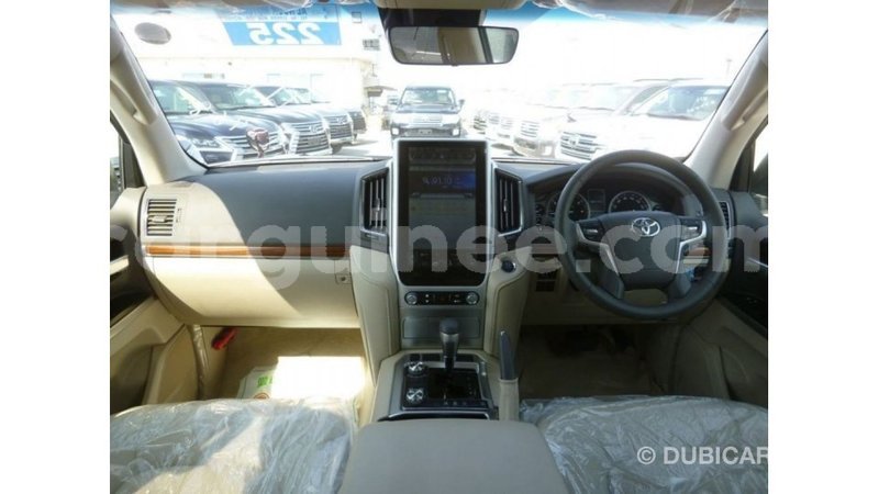 Big with watermark toyota land cruiser conakry import dubai 4626