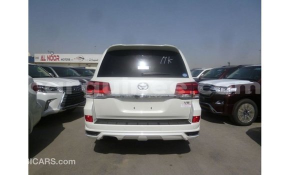 Buy Import Toyota Land Cruiser White Car in Import - Dubai in Conakry Buy Import Toyota Land Cruiser White Car in Import - Dubai in Conakry