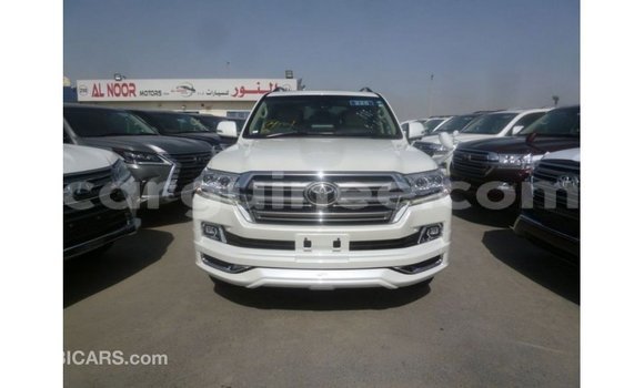 Buy Import Toyota Land Cruiser White Car in Import - Dubai in Conakry Buy Import Toyota Land Cruiser White Car in Import - Dubai in Conakry