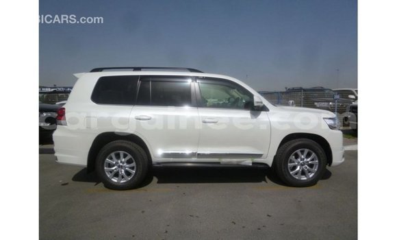 Buy Import Toyota Land Cruiser White Car in Import - Dubai in Conakry Buy Import Toyota Land Cruiser White Car in Import - Dubai in Conakry