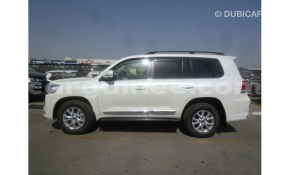 Buy Import Toyota Land Cruiser White Car in Import - Dubai in Conakry Buy Import Toyota Land Cruiser White Car in Import - Dubai in Conakry
