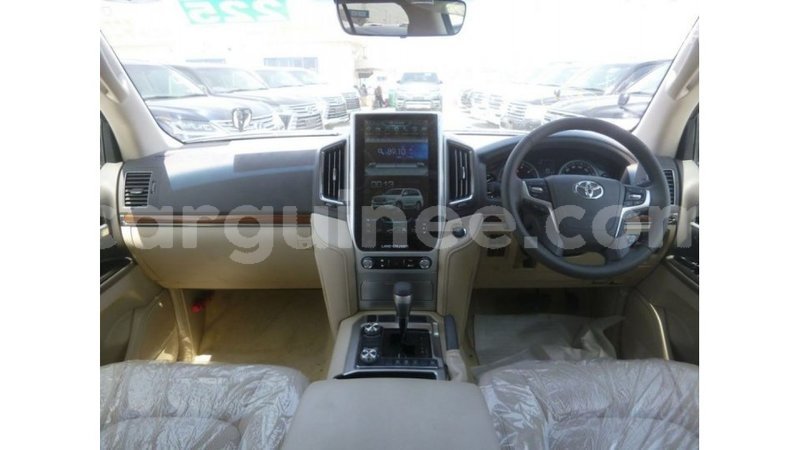 Big with watermark toyota land cruiser conakry import dubai 4628