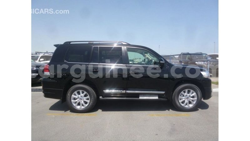 Big with watermark toyota land cruiser conakry import dubai 4628