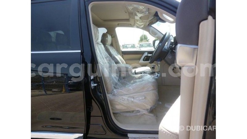 Big with watermark toyota land cruiser conakry import dubai 4628