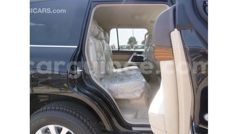 Big with watermark toyota land cruiser conakry import dubai 4628