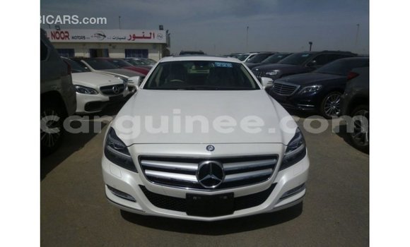 Acheter Import Voiture Mercedes-Benz 190 Blanc à Import - Dubai, Conakry Acheter Import Voiture Mercedes-Benz 190 Blanc à Import - Dubai, Conakry