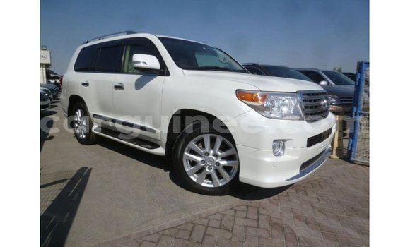 Buy Import Toyota Land Cruiser White Car in Import - Dubai in Conakry Buy Import Toyota Land Cruiser White Car in Import - Dubai in Conakry