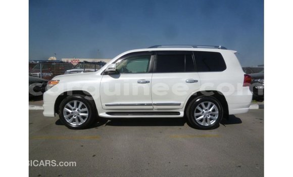 Buy Import Toyota Land Cruiser White Car in Import - Dubai in Conakry Buy Import Toyota Land Cruiser White Car in Import - Dubai in Conakry