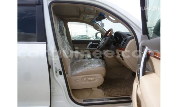 Buy Import Toyota Land Cruiser White Car in Import - Dubai in Conakry Buy Import Toyota Land Cruiser White Car in Import - Dubai in Conakry