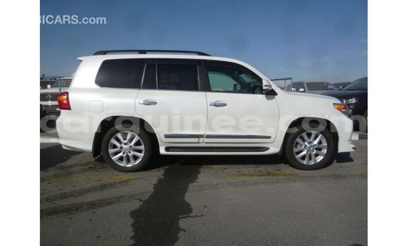 Buy Import Toyota Land Cruiser White Car in Import - Dubai in Conakry Buy Import Toyota Land Cruiser White Car in Import - Dubai in Conakry