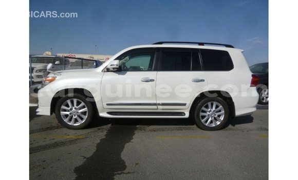 Buy Import Toyota Land Cruiser White Car in Import - Dubai in Conakry Buy Import Toyota Land Cruiser White Car in Import - Dubai in Conakry