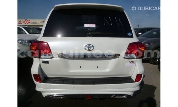 Buy Import Toyota Land Cruiser White Car in Import - Dubai in Conakry Buy Import Toyota Land Cruiser White Car in Import - Dubai in Conakry