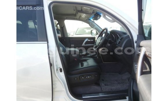 Buy Import Toyota Land Cruiser White Car in Import - Dubai in Conakry Buy Import Toyota Land Cruiser White Car in Import - Dubai in Conakry